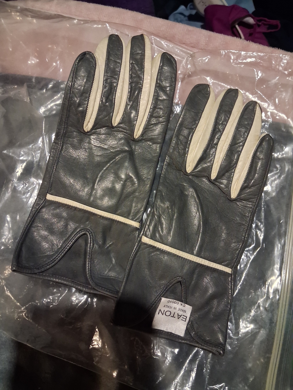 Eaton Women's Two-Tone Black and Cream Leather Gloves